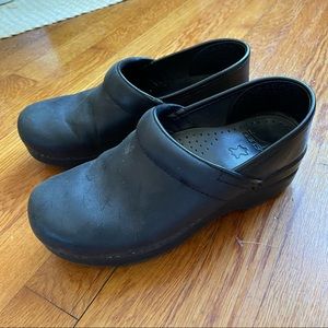 Dansko Professional Clogs in Black Oiled Leather 37